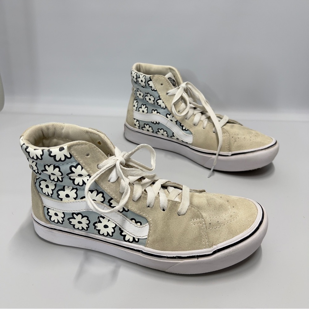 CONVERSE women’s Size 8 High Top White Suede Vintage Floral Daisy Sneakers